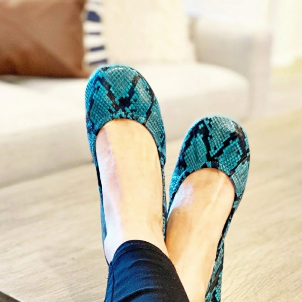 *BRAND NEW* Teal Snakes Storehouse Flats - Picture 3 of 3
